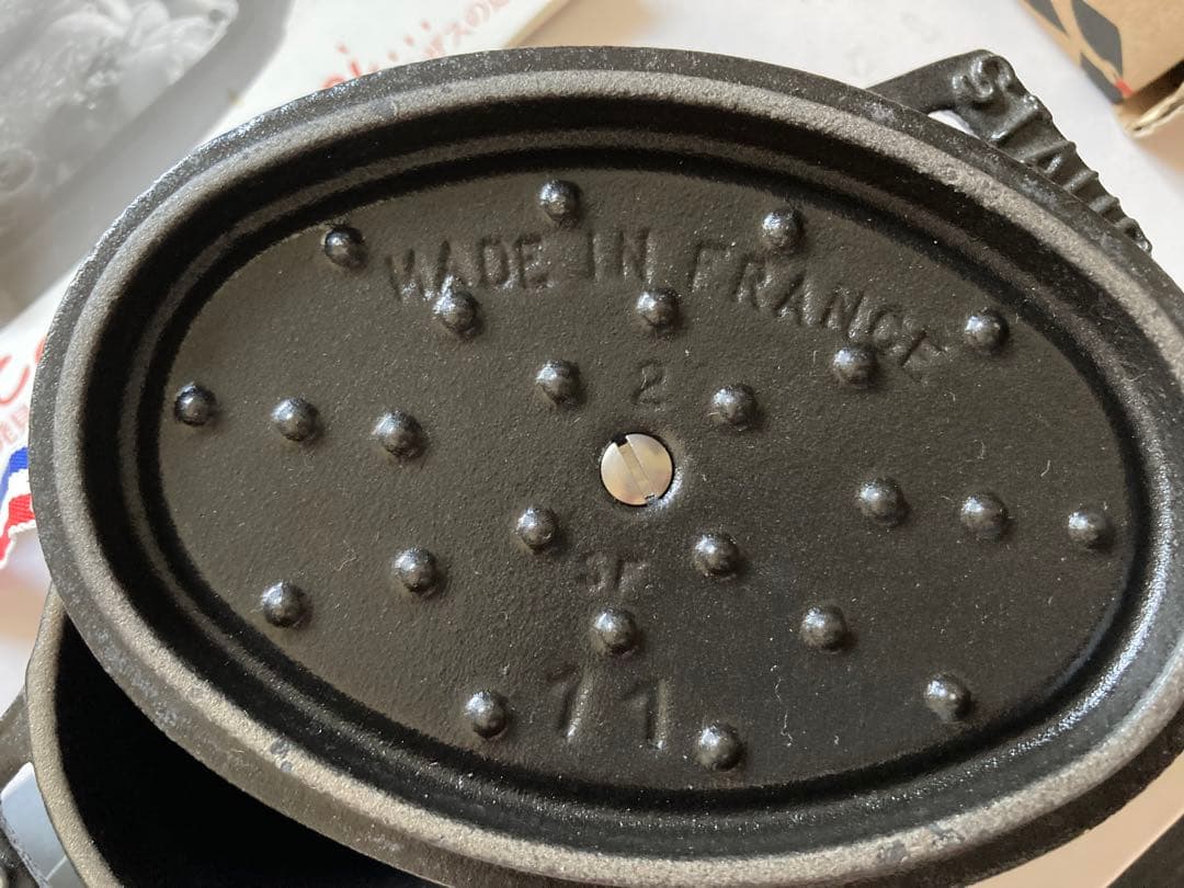激レア新品未使用ストウブ ピコココット オーバル 11cm 黒マット Staub
