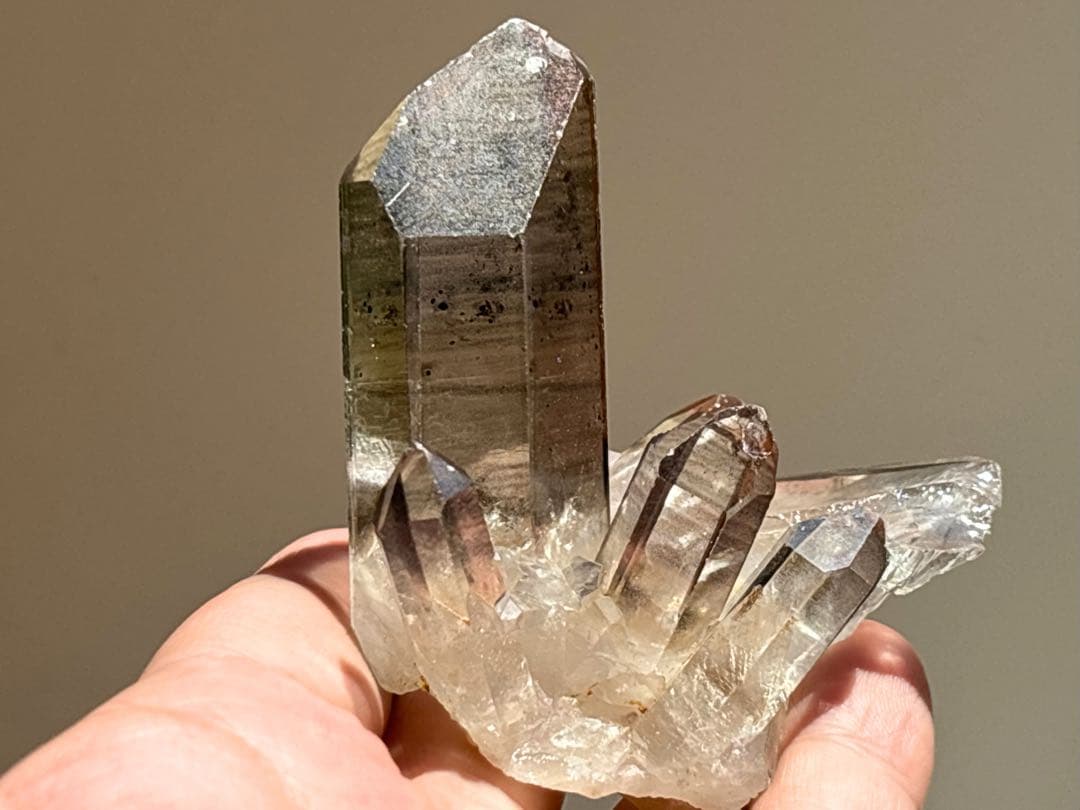 《ファントム×ライトスモーキークォーツクラスター＊ブラックルチル》