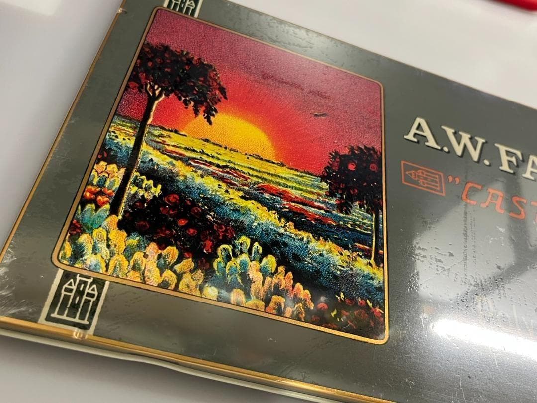 【限定品】フェイバー・カステル限定版111周年記念 36名の多色画家の鉛筆の錫