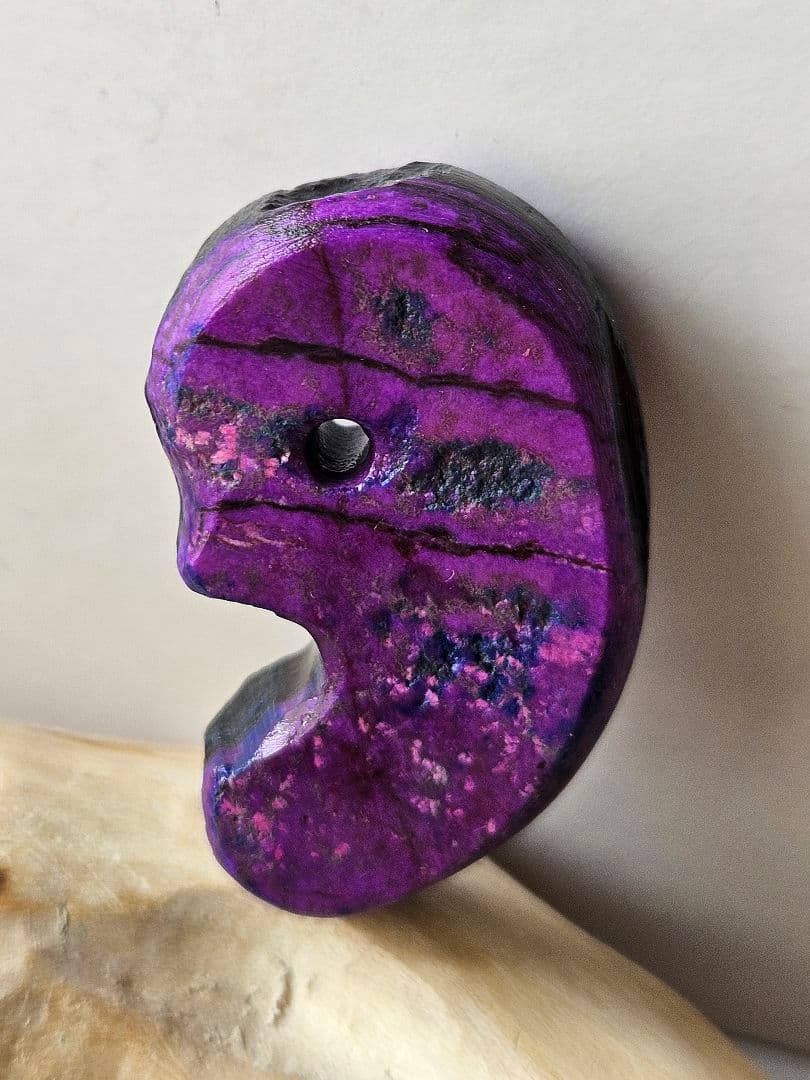 紫色　スギライト勾玉