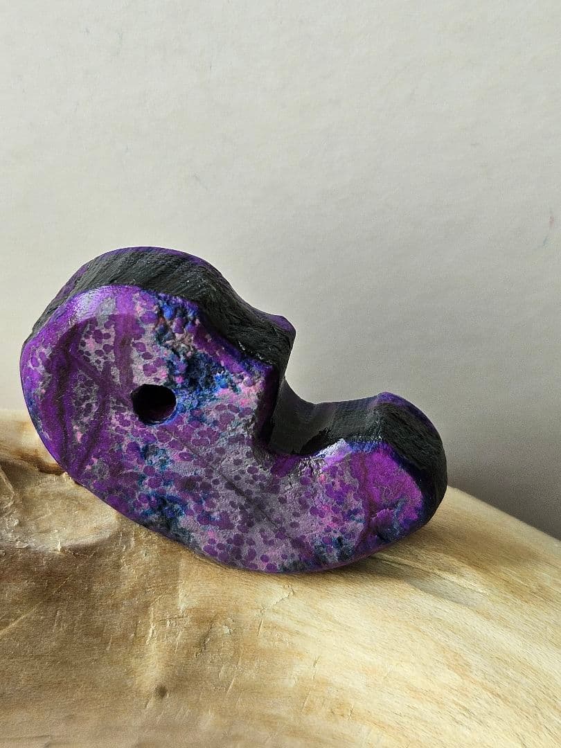 紫色　スギライト勾玉