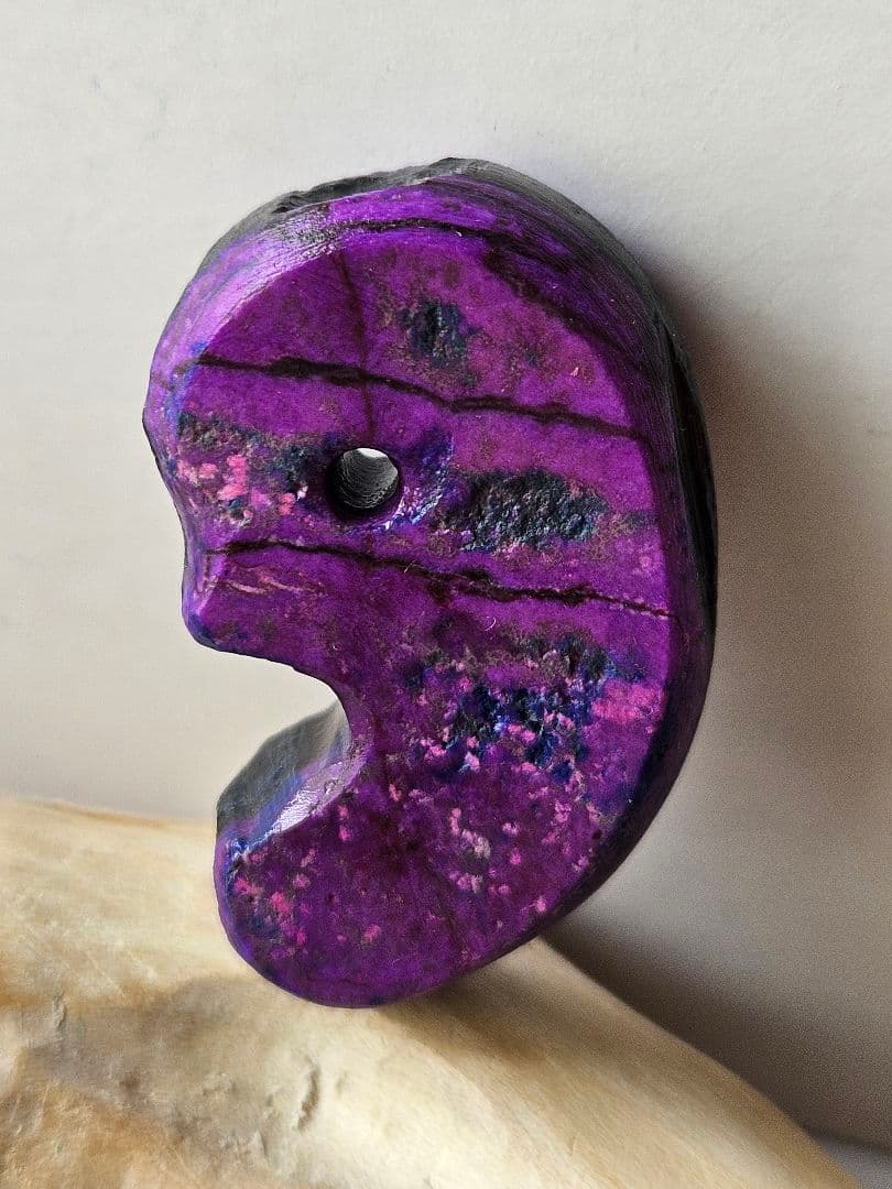 紫色　スギライト勾玉