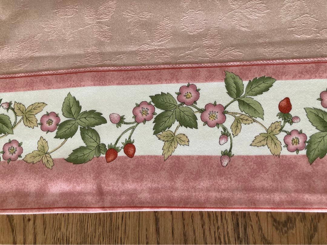 ウェッジウッド ワイルドストロベリー 撥水テーブルクロス 140×140cm
