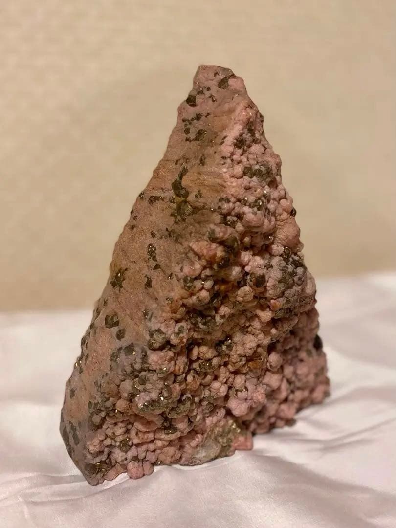 ロードクロサイト原石　菱マンガン鉱　水晶　2.6kg 【青森県尾太鉱山産】