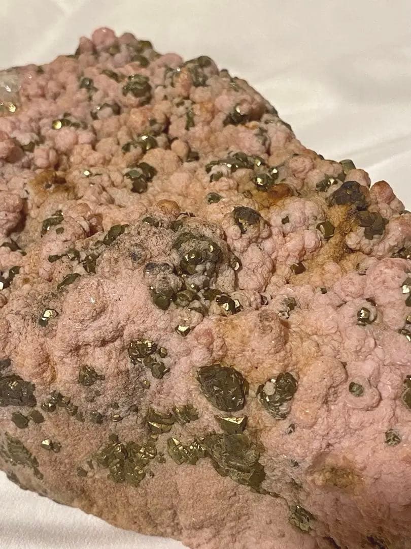 ロードクロサイト原石　菱マンガン鉱　水晶　2.6kg 【青森県尾太鉱山産】