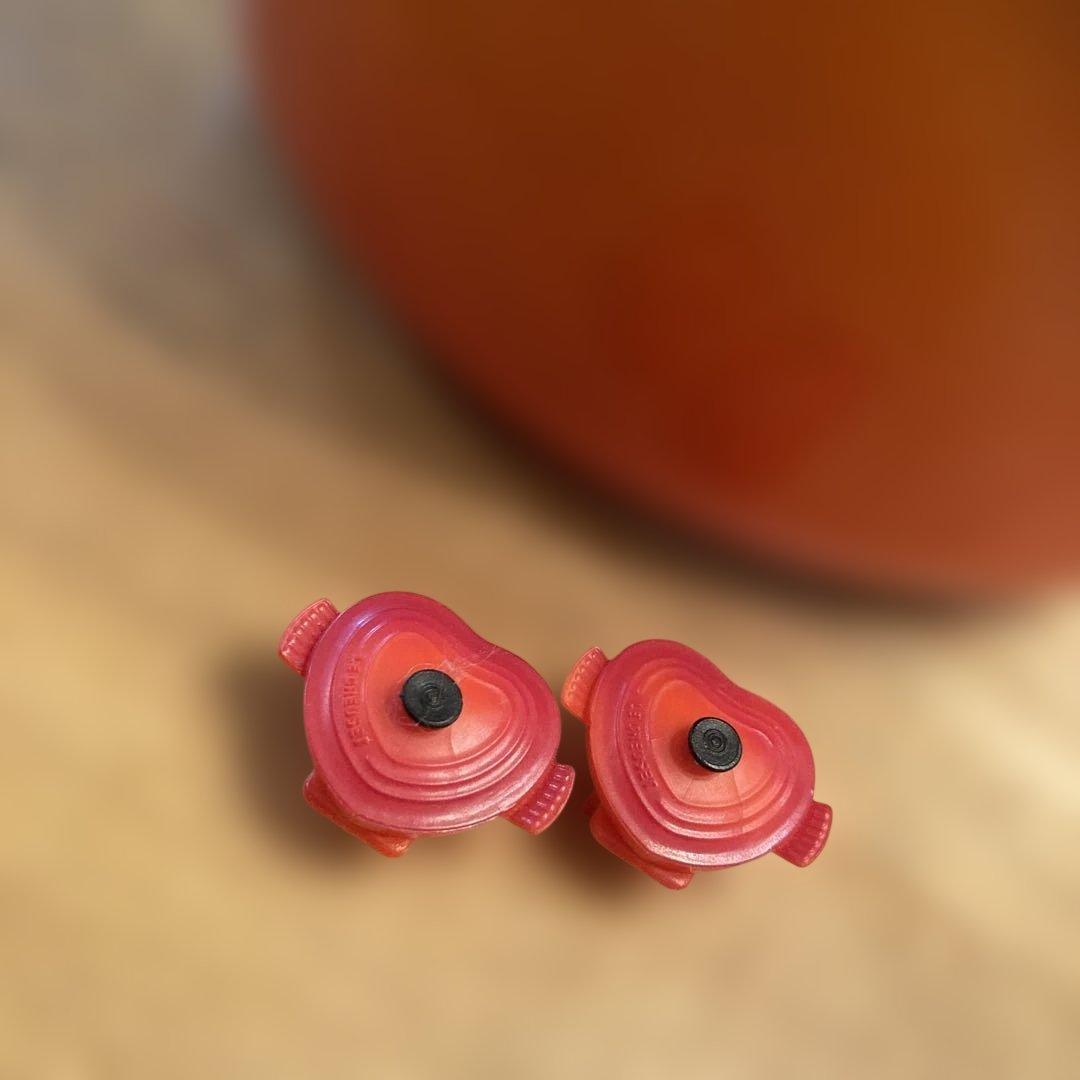 未使用　LE CREUSET オレンジ 両手鍋 16センチ　おまけ付き