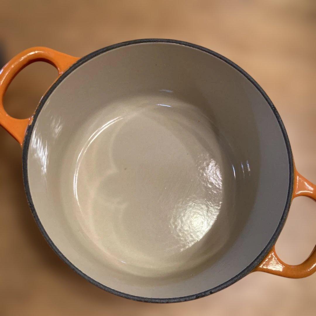 未使用　LE CREUSET オレンジ 両手鍋 16センチ　おまけ付き
