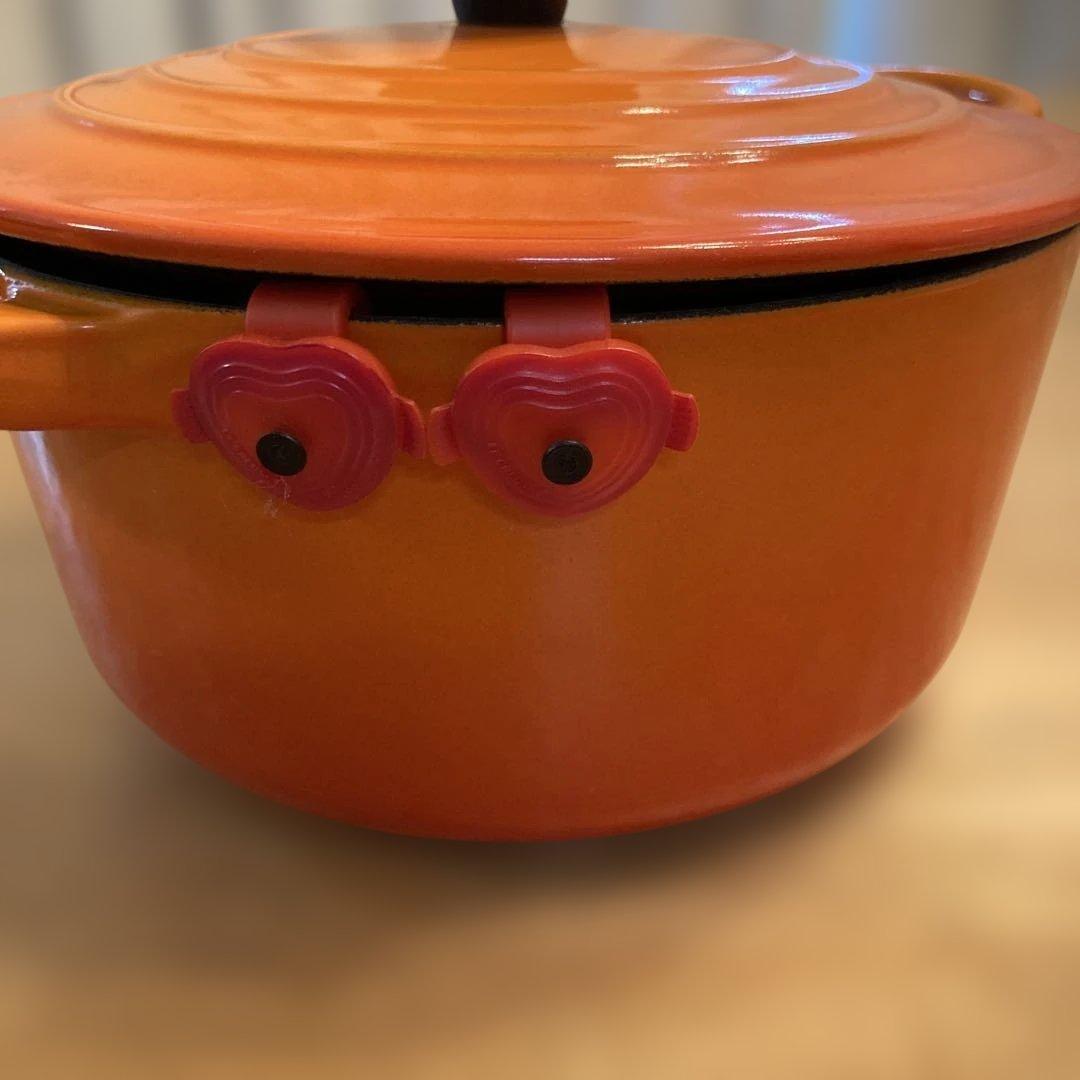 未使用　LE CREUSET オレンジ 両手鍋 16センチ　おまけ付き