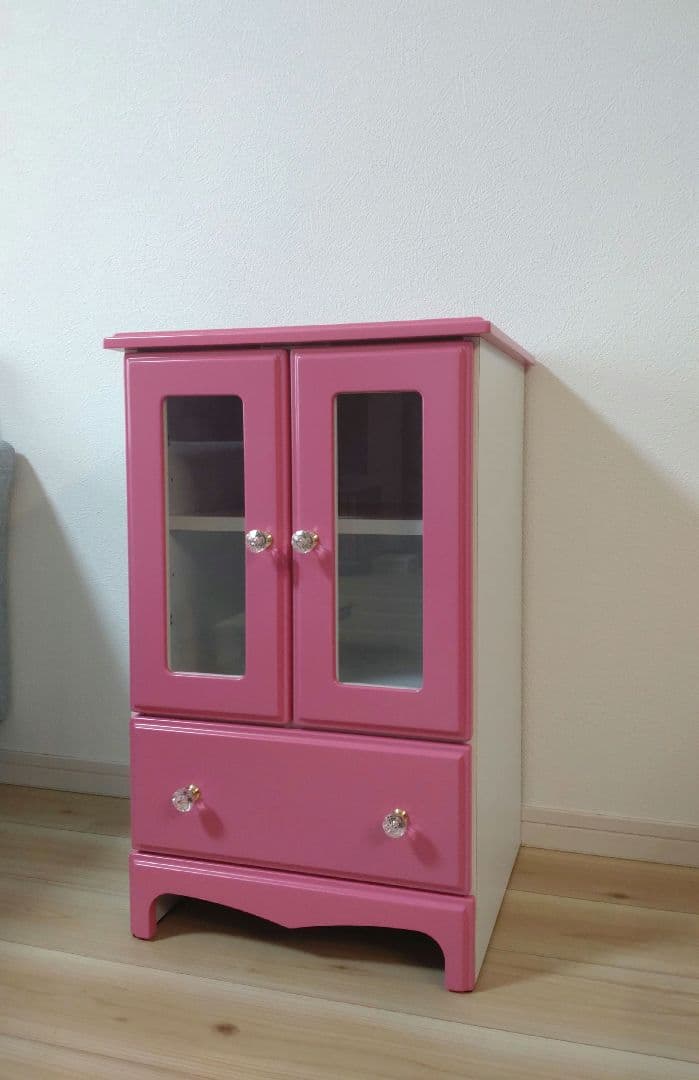 ピンキーライティング　アルファタカバ　ピンクの木製収納キャビネット　棚 収納