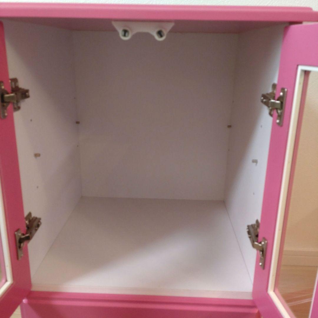 ピンキーライティング　アルファタカバ　ピンクの木製収納キャビネット　棚 収納