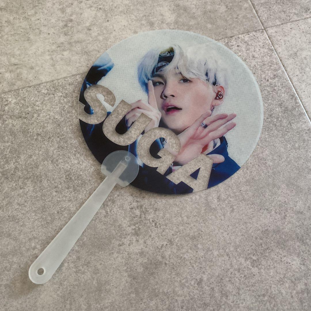bts suga 半透明うちわ - メルカリ