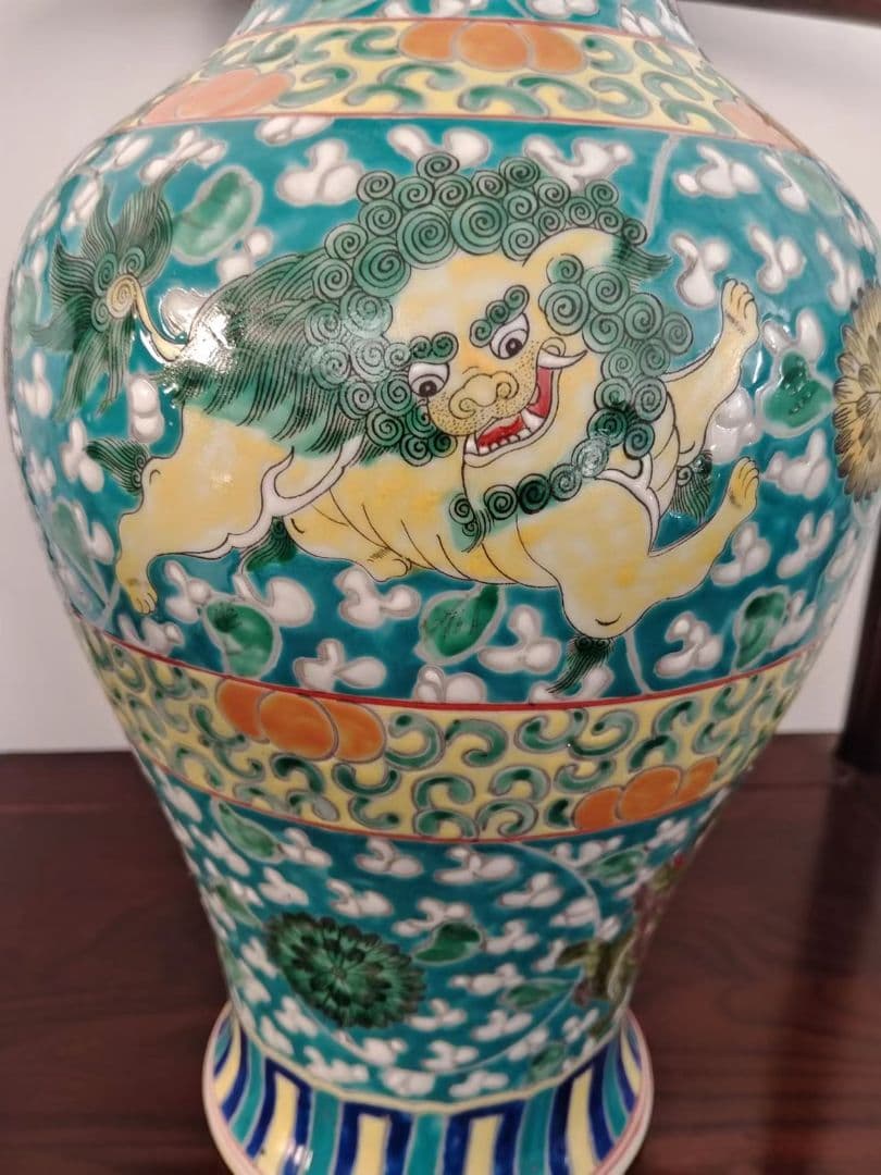 中国古美術品 清康熙緑地着花獅子紋魚尾瓶 工芸品 置物 - メルカリ