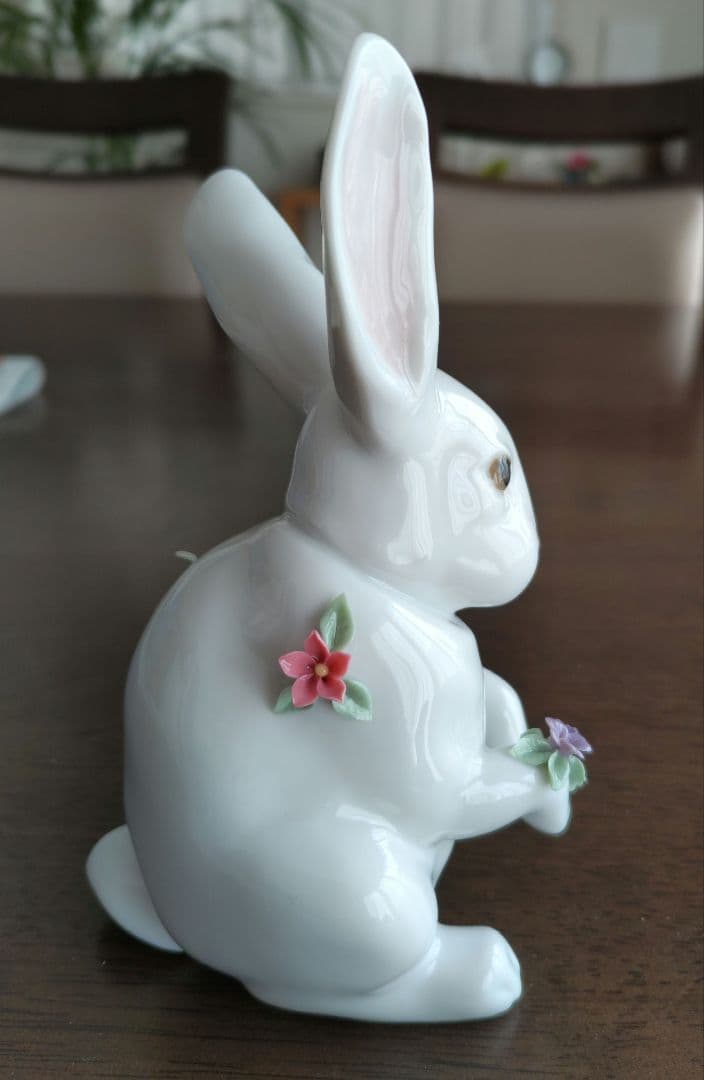 リヤドロ　花飾りの白ウサギ