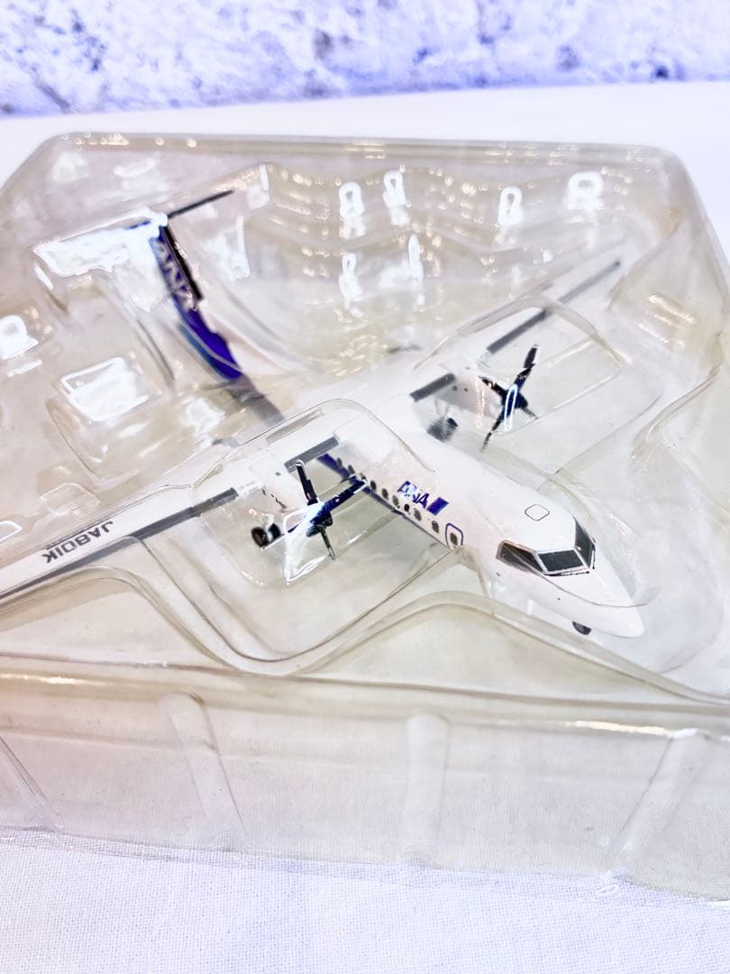 ANA DHC-8-300型 JA801K ボンバルディア 1:200・Q300 - メルカリ