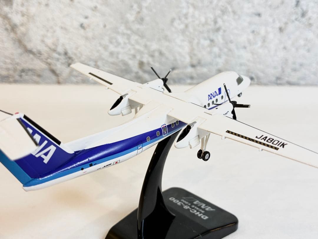 ANA DHC-8-300型 JA801K ボンバルディア 1:200・Q300 - メルカリ