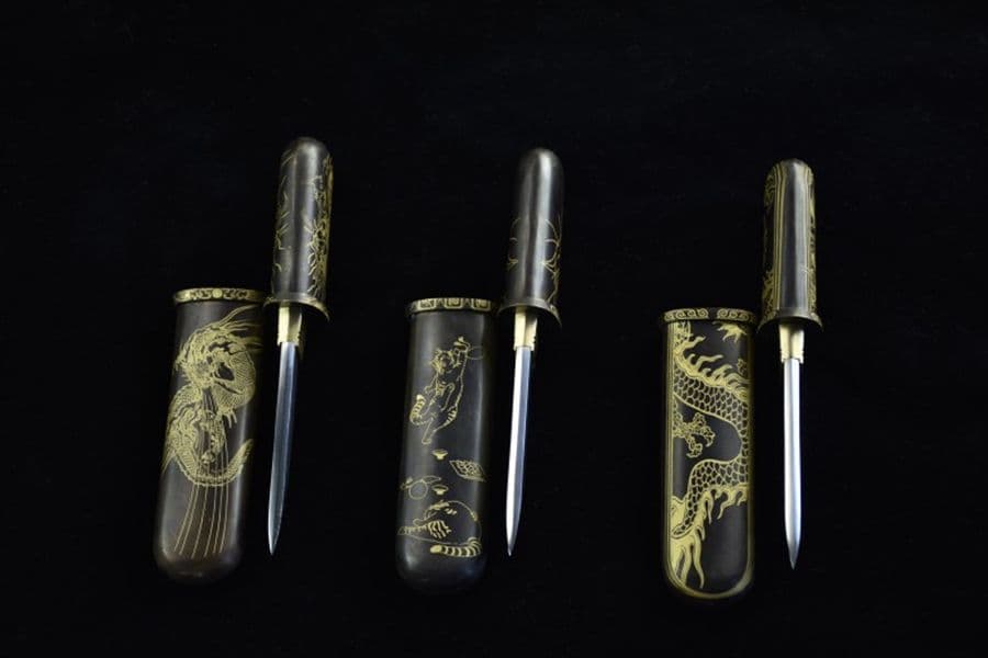 1本 古兵器   武具　刀装具　日本刀　模造刀  短刀 画橋蕭1