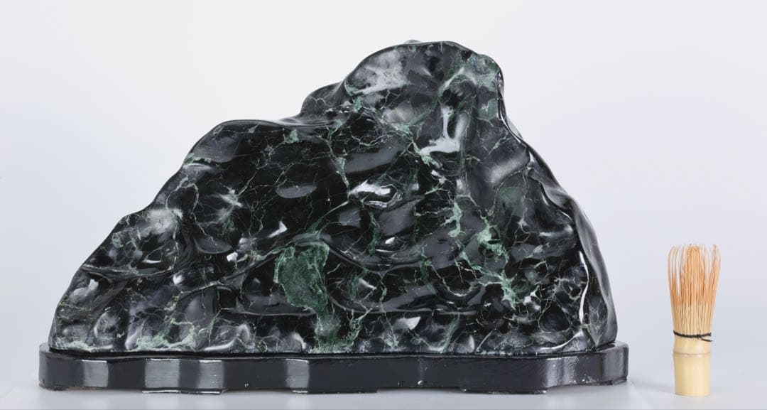 黒蛇紋石 黒翡翠 ネフライト 鑑賞石 超大型21.7kg 台座付 水石 天然石