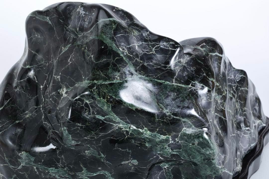 黒蛇紋石 黒翡翠 ネフライト 鑑賞石 超大型21.7kg 台座付 水石 天然石