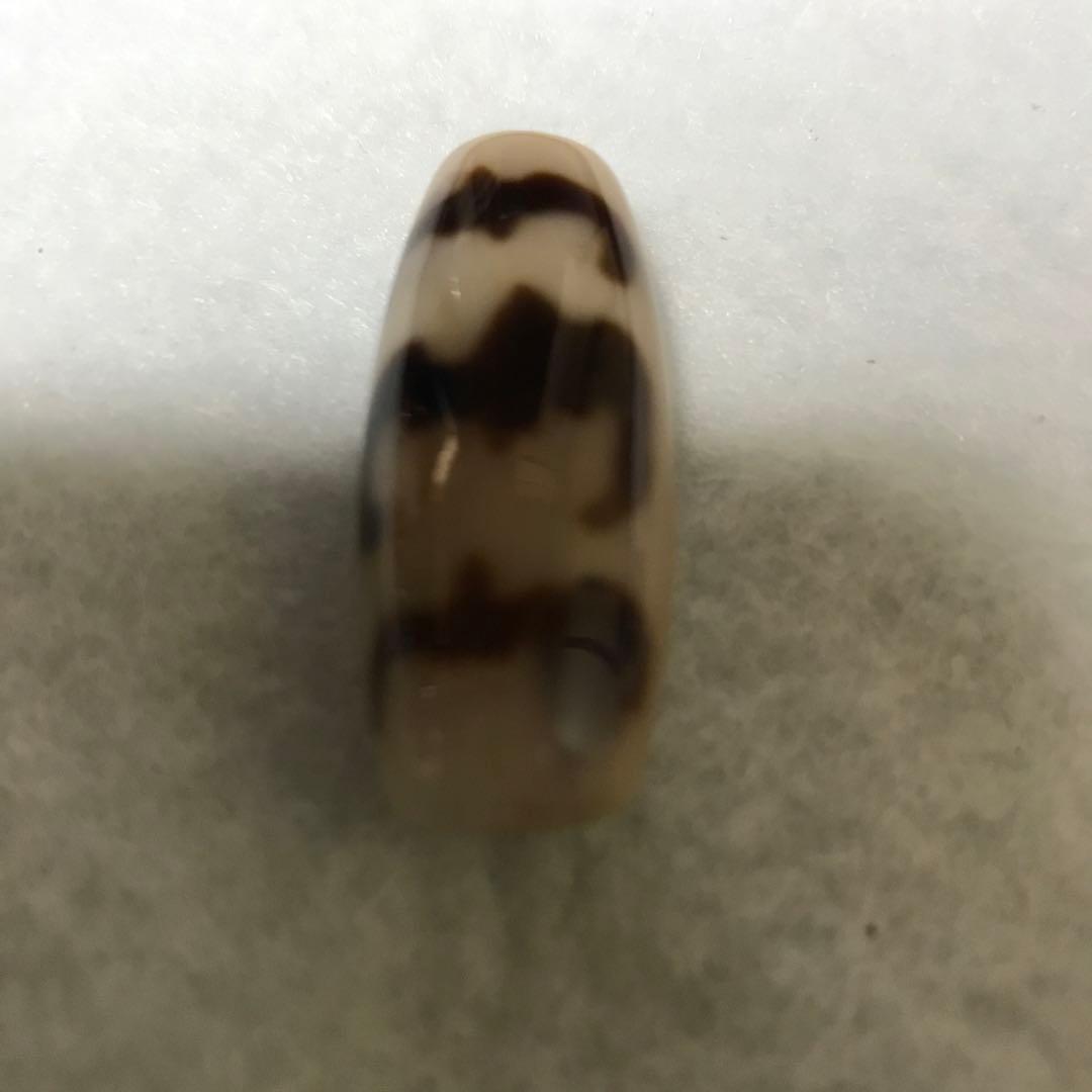 超激レア珍品‼︎ 小盧至純　初期の白五福臨紋天珠　黒朱砂がはっきり出ている