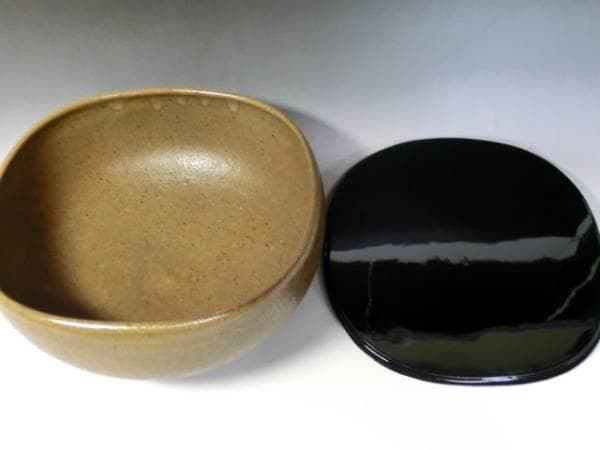 水指■蕎麦釉平水指 漆器蓋 ソバ釉薬 箱入り 菓子鉢 お茶道具 時代物 骨董品■