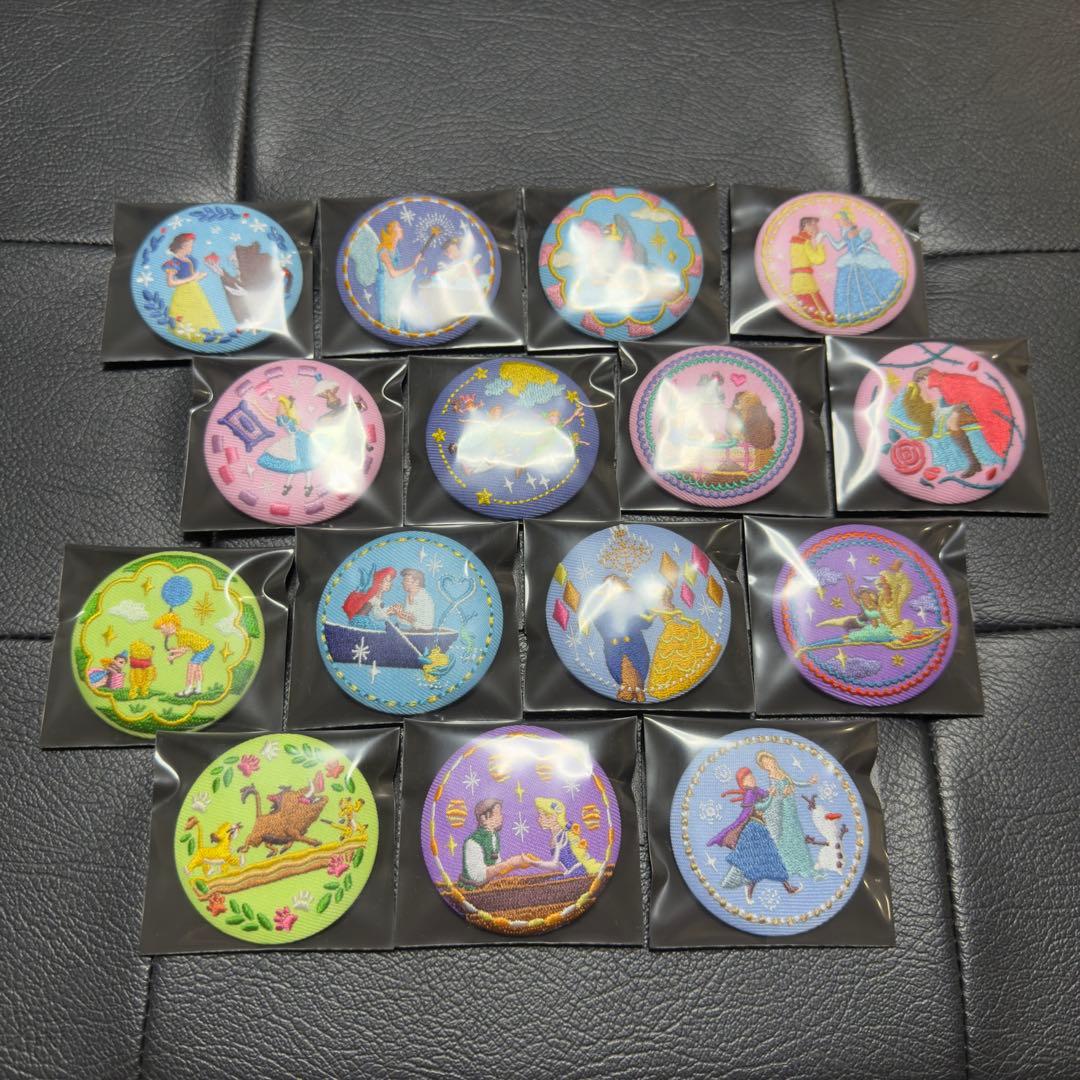ディズニー 刺繍缶バッジ コンプリート 15個 - メルカリ
