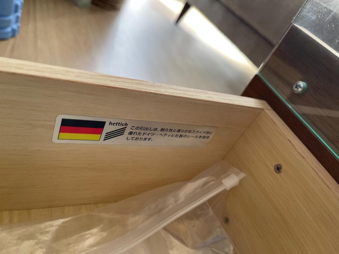 Hettich製 モダンテレビ台 ガラス天板付き