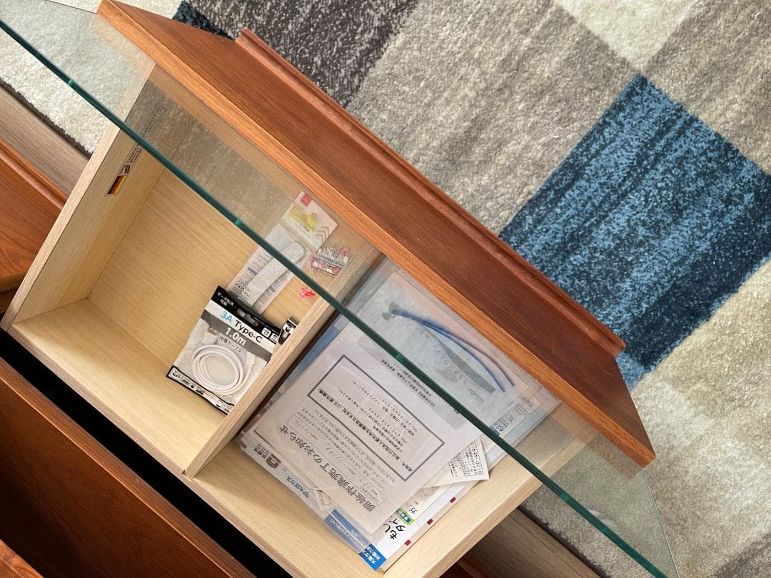 Hettich製 モダンテレビ台 ガラス天板付き