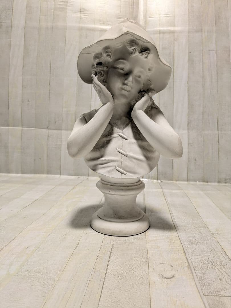 石膏オブジェ女性 湯浴みするヴィーナス像 微笑む少女の胸像 - メルカリ