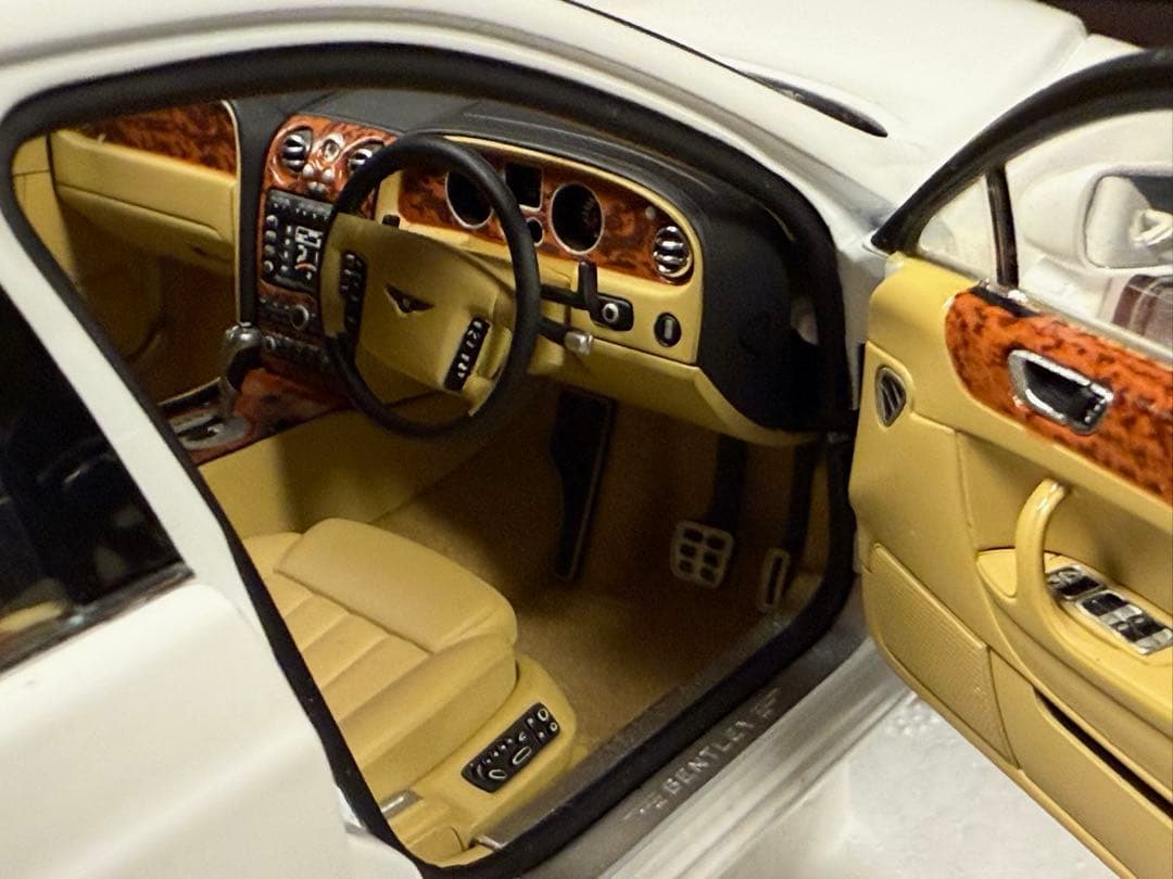 ミニチャンプス 1/18 ベントレー フライングスパー 2005 - メルカリ