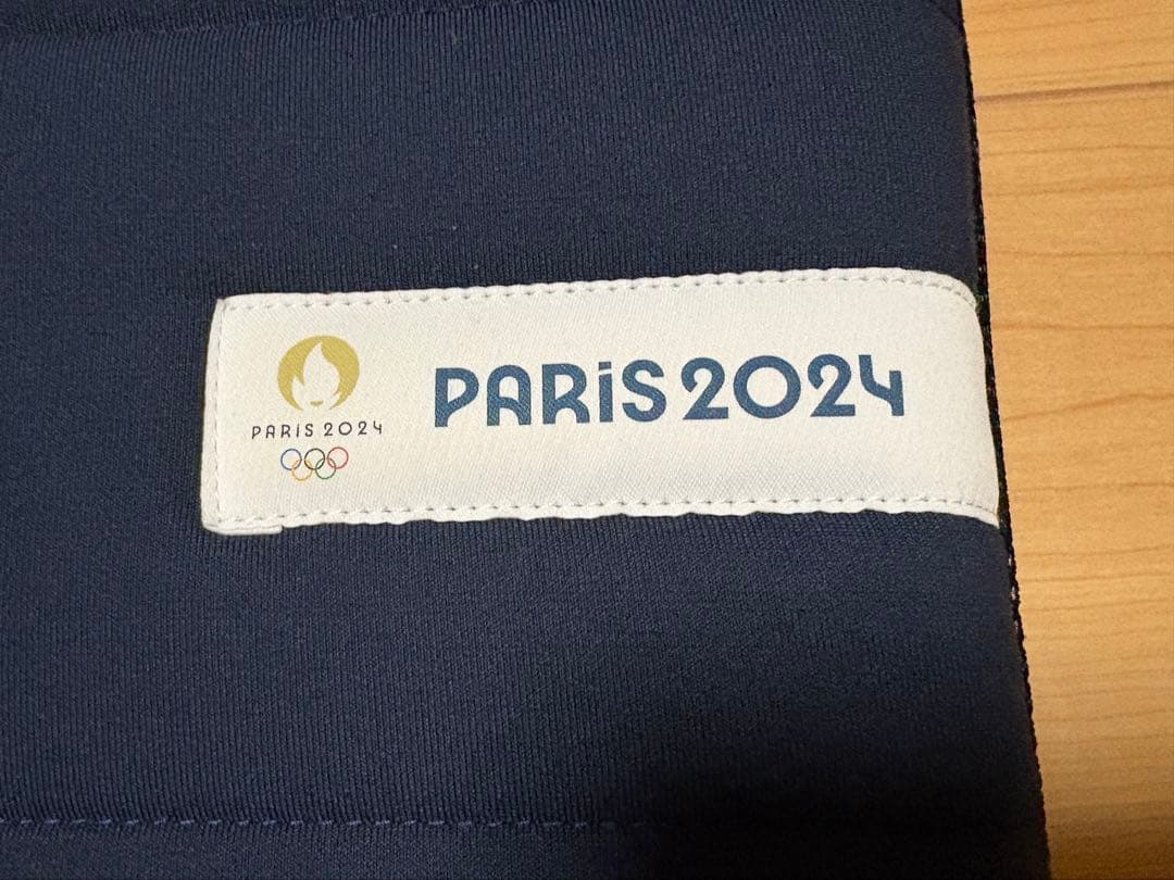 美品☆エアウィーヴ キャリークッション　PARIS 2024 オリンピックモデル