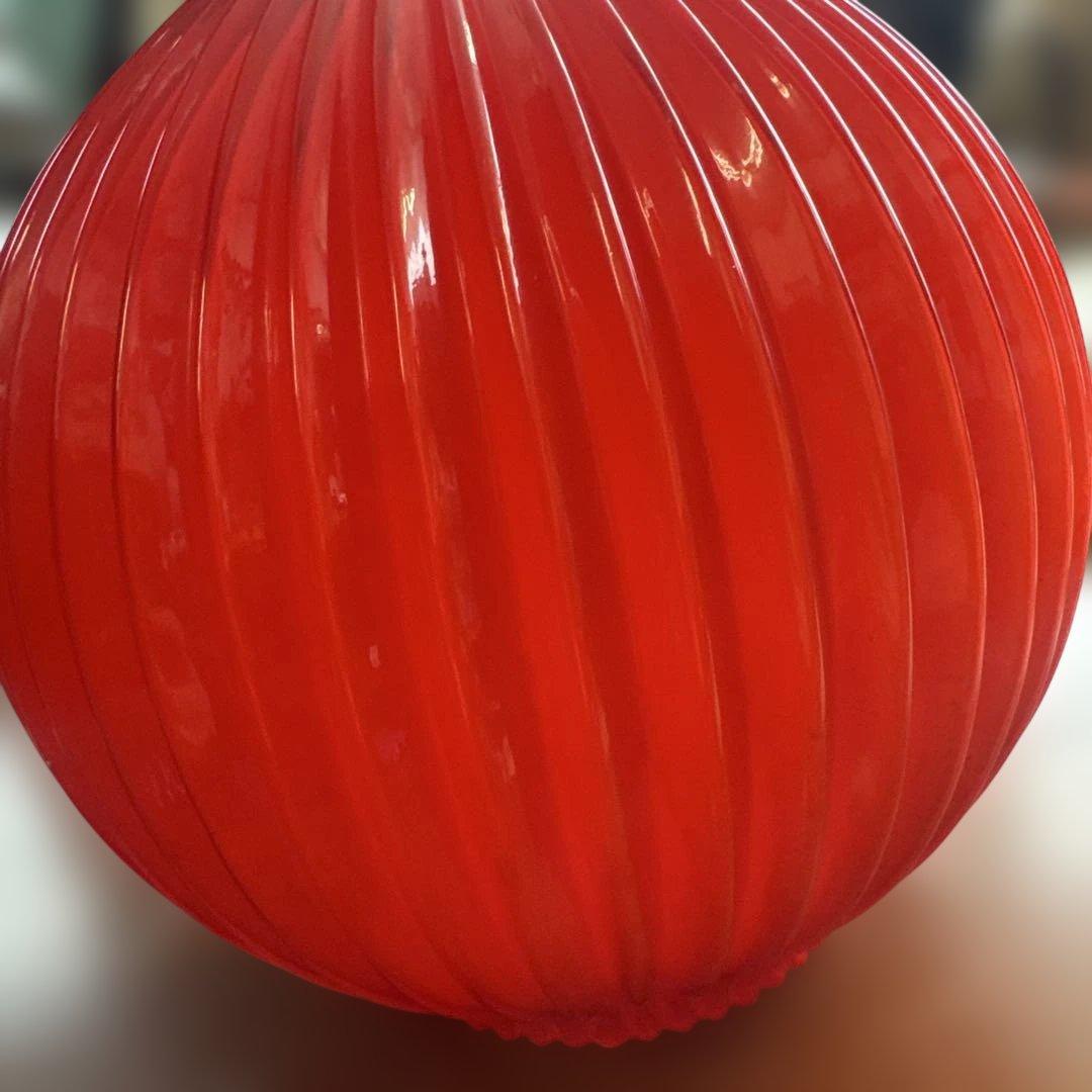 昭和レトロ　赤い球形ペンダントライト ガラス製