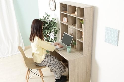 《新品・送料無料》大容量収納付きデスク　ＷＨＯ