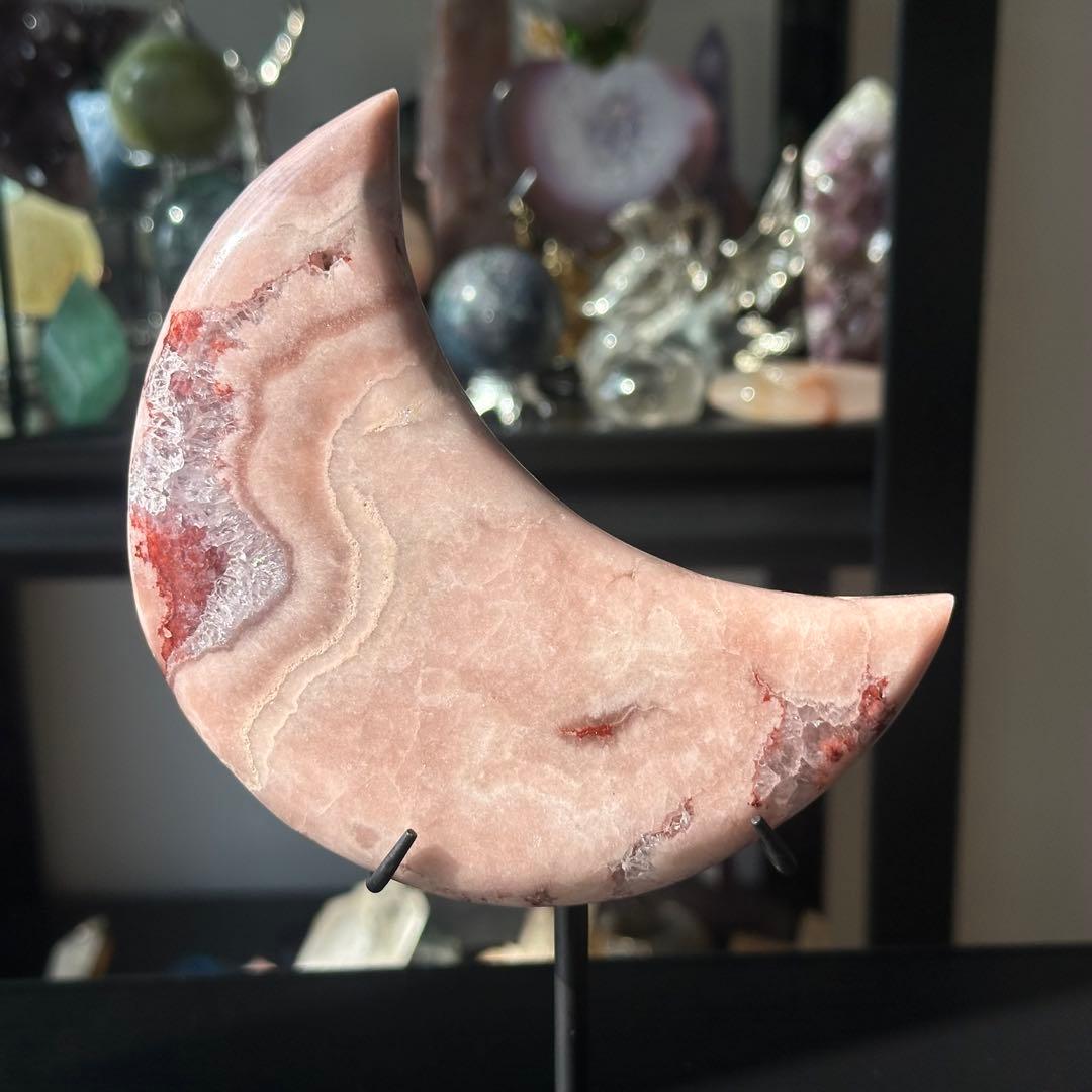 天然石ピンクアメジストの月　置物　台座付きNO.021512