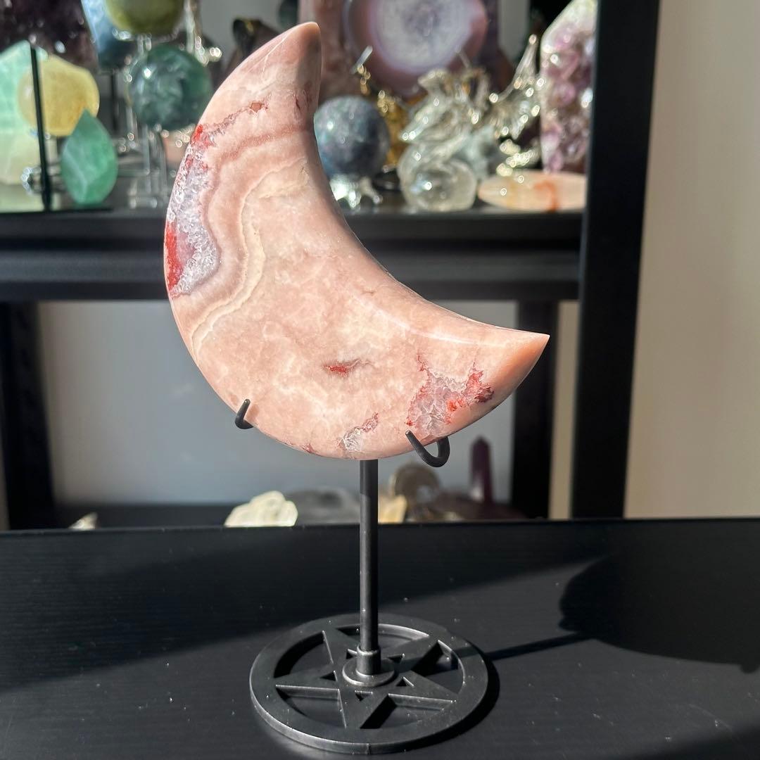 天然石ピンクアメジストの月　置物　台座付きNO.021512