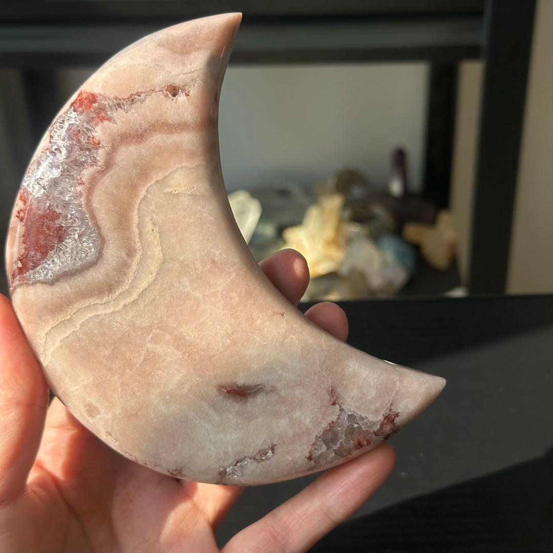 天然石ピンクアメジストの月　置物　台座付きNO.021512