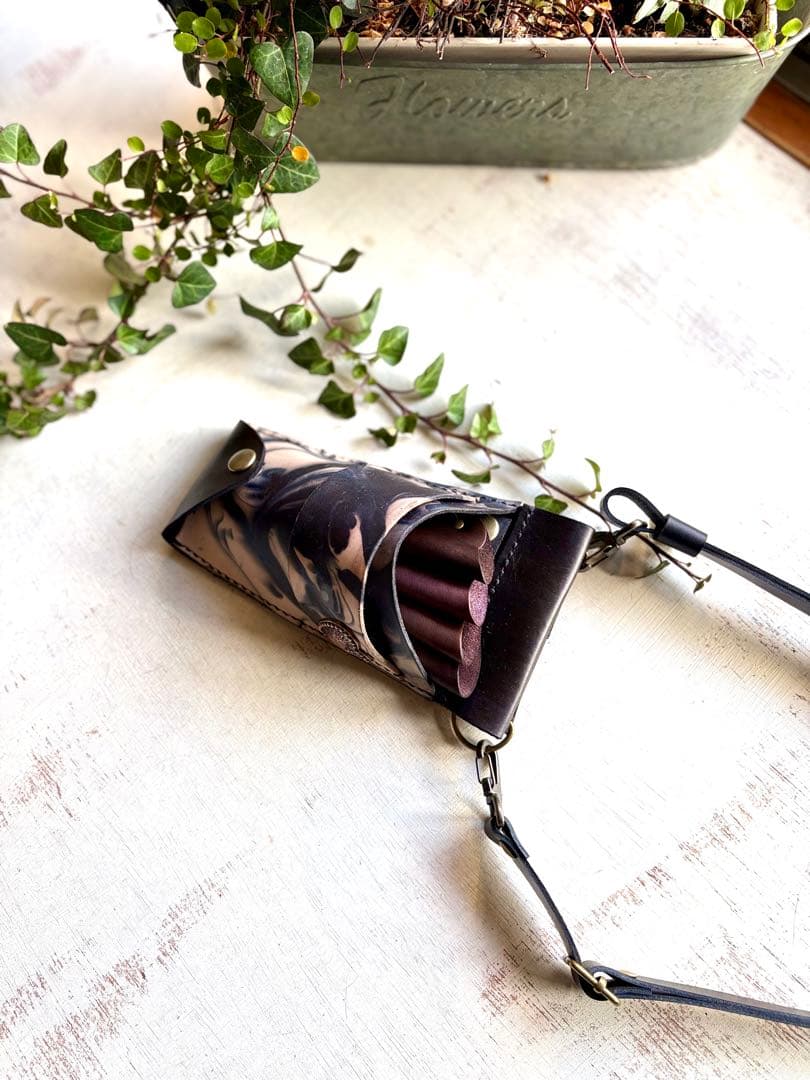 手染めブラックマーブルのコンパクトシザーケース