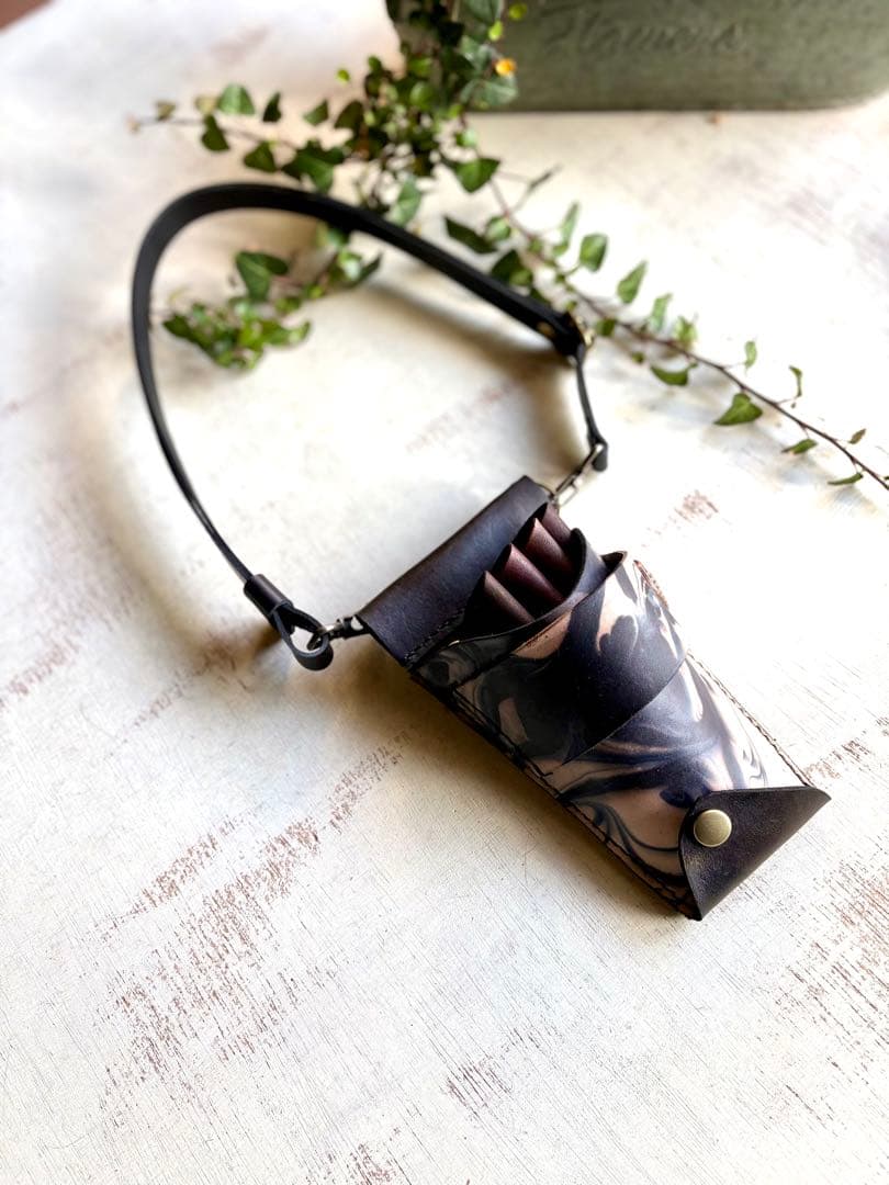 手染めブラックマーブルのコンパクトシザーケース