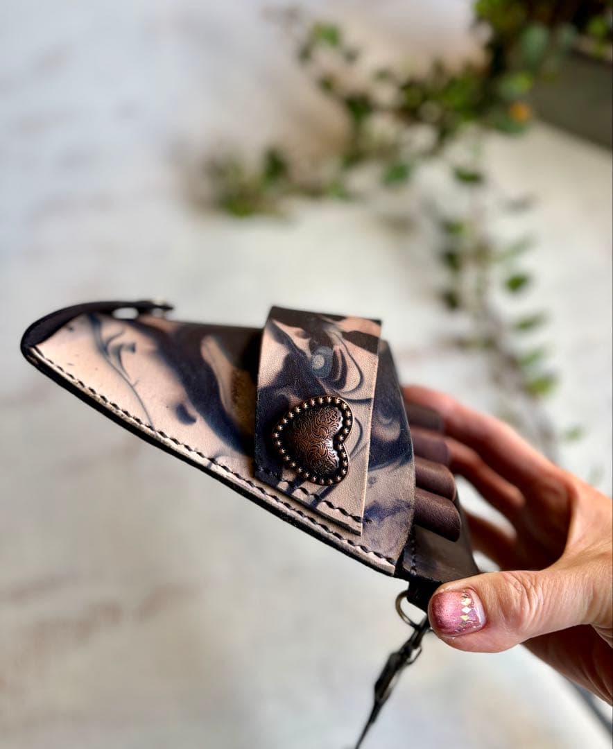 手染めブラックマーブルのコンパクトシザーケース