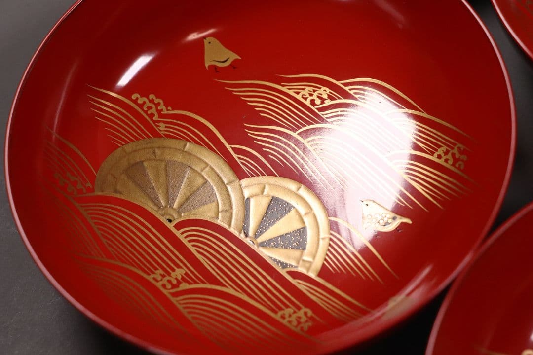 時代輪島塗 蒔絵付朱塗木皿 十九客 波千鳥 片輪車 金蒔絵 天然木【MA368】