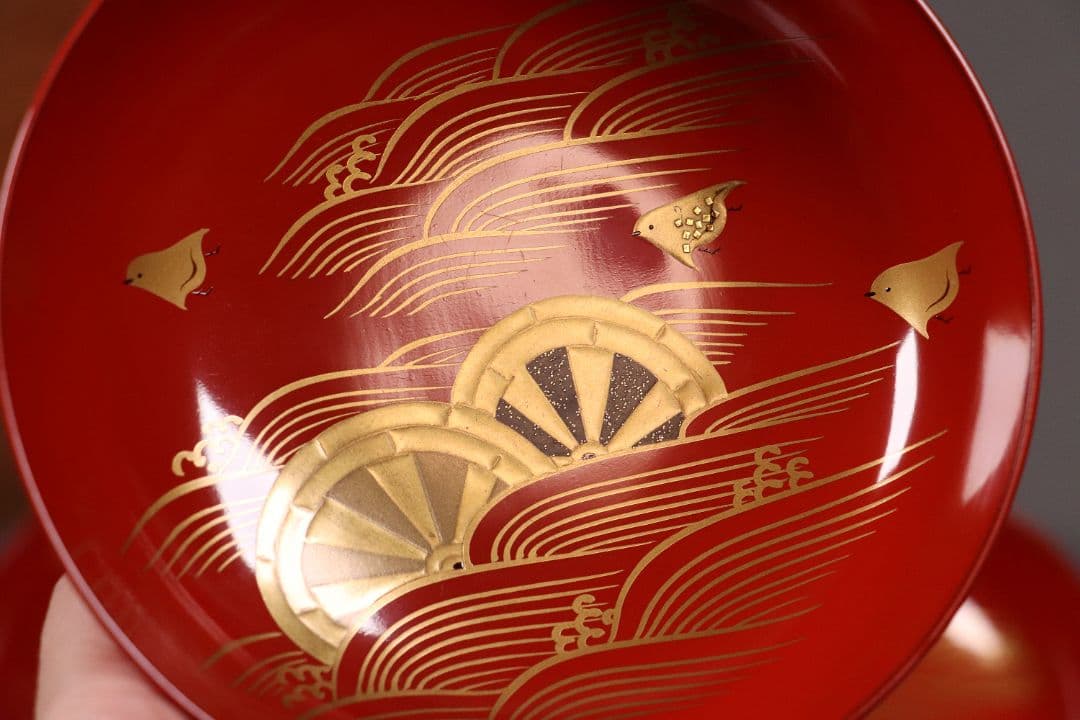 時代輪島塗 蒔絵付朱塗木皿 十九客 波千鳥 片輪車 金蒔絵 天然木【MA368】