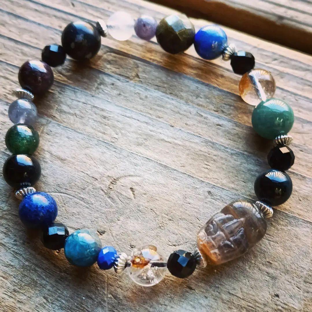 バイカラーフローライト貔貅＆ラピスラズリ、モリオン、グァテマラ翡翠のブレスレット