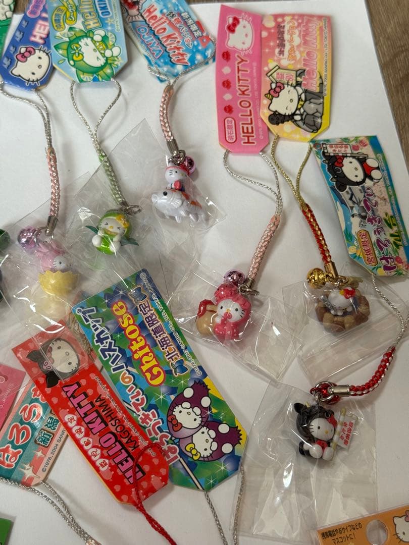 d*2様 ハローキティ 根付、ストラップ 地域限定多数 おまけつき-日本の