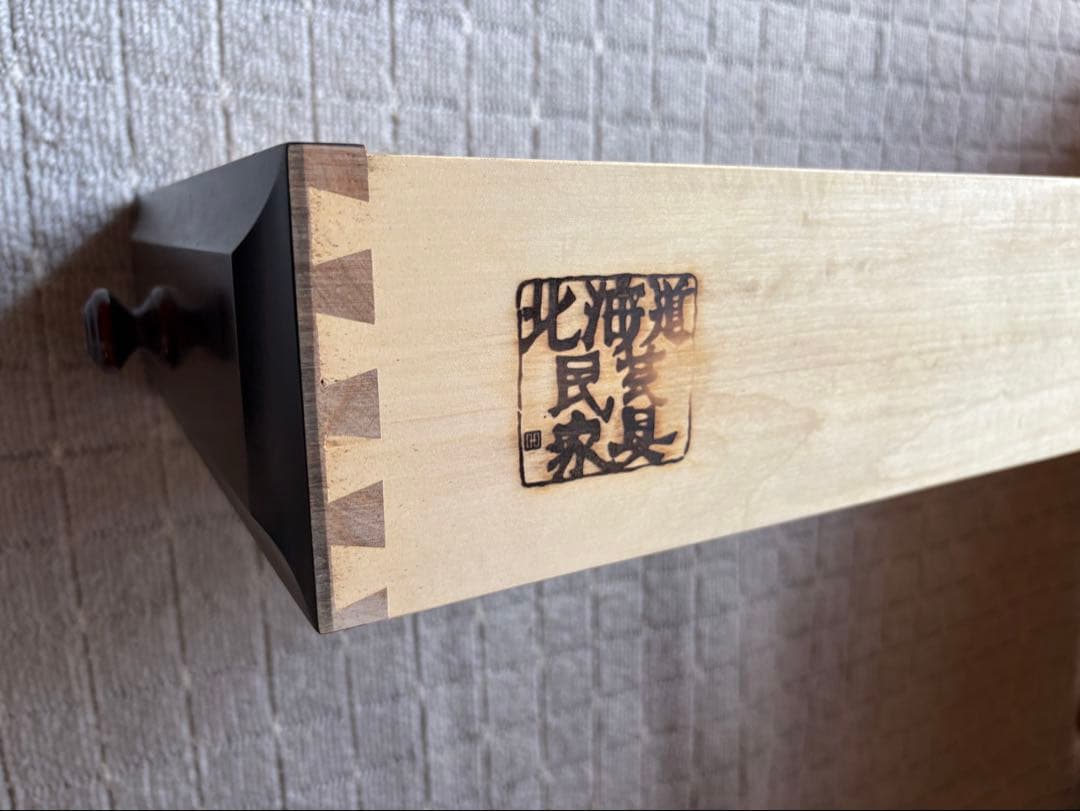 北海道民芸家具の食器棚　高さ180㎝、幅105㎝、奥行き42㎝