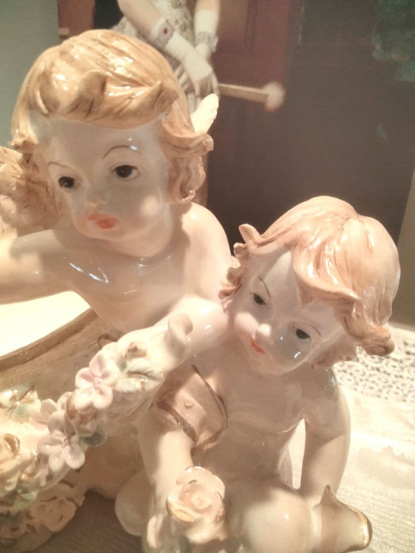 天使のオブジェと華麗なるオーストラリア大宮殿展