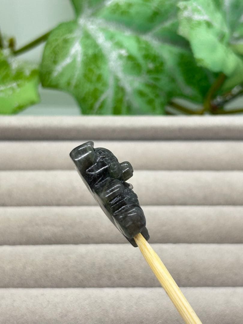 天然石ラブラドライト　くまパーツ　No.1577