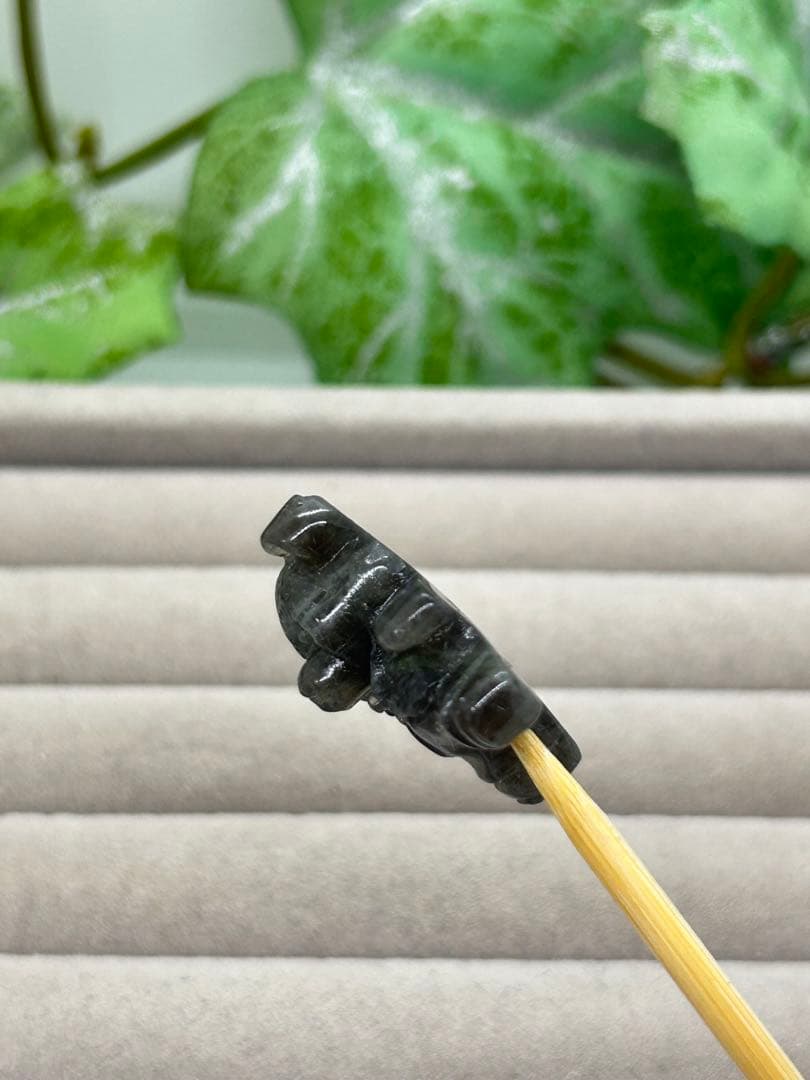 天然石ラブラドライト　くまパーツ　No.1577