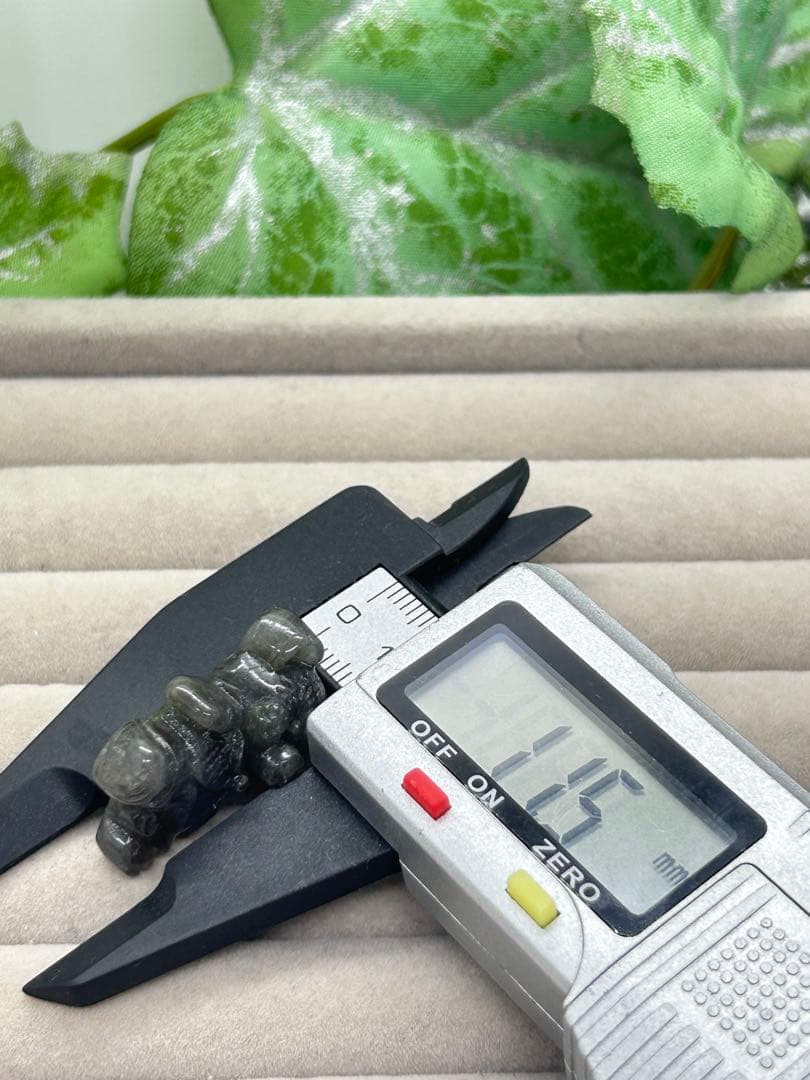 天然石ラブラドライト　くまパーツ　No.1577