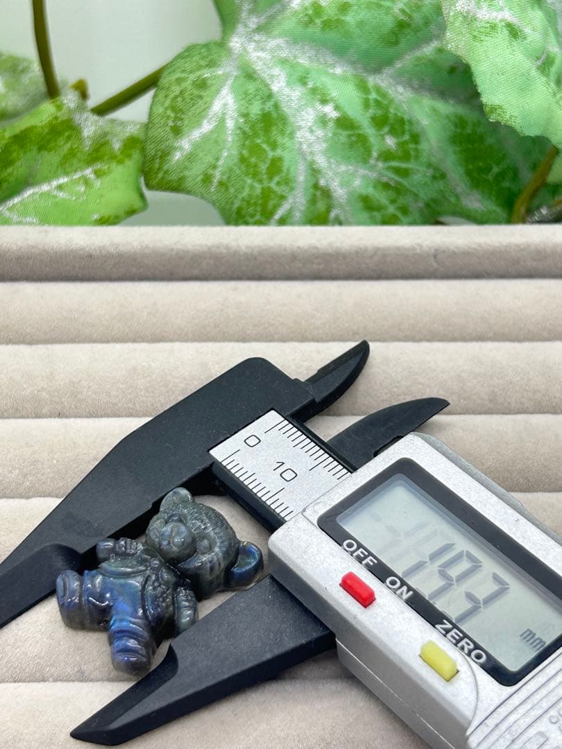 天然石ラブラドライト　くまパーツ　No.1577