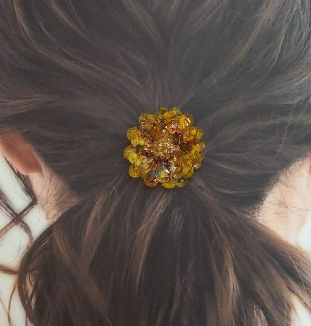 秋のきらめくイエロー お花レジンヘアゴム