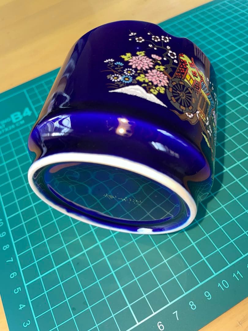 竜志作　灰皿   喫煙具  和柄  金彩紺　梅陶器　陶磁器　レトロインテリア